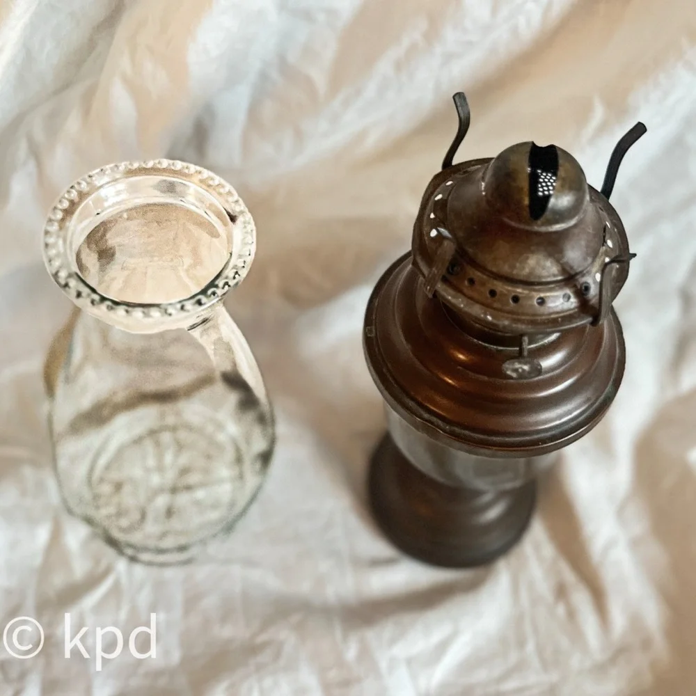 Vintage Decorative Oil Lamp /beautiful condition - Picture 6 of 10